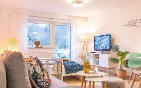 Modernes Apartment im Grünen,WLAN, TV, Kaffee, Parken